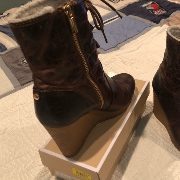 Michael Kors Leather ankle boots - Picture 2 of 4